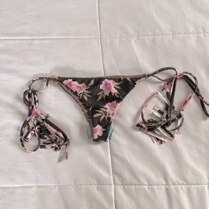 Acacia - p polihale bottoms in floret